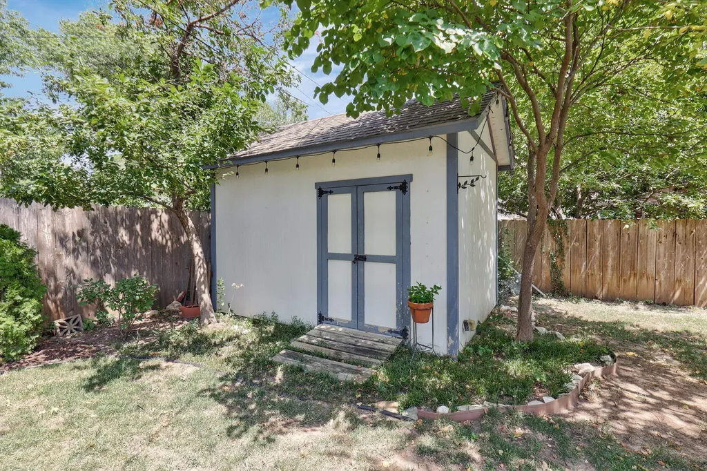 208 N Parkwood Lane Wichita KS 67208