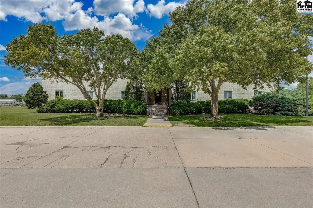 911 N Halstead Hutchinson KS 67501