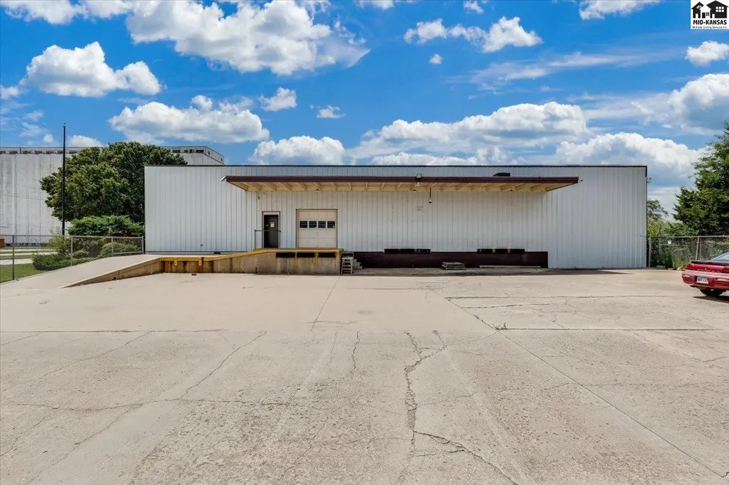 911 N Halstead Hutchinson KS 67501