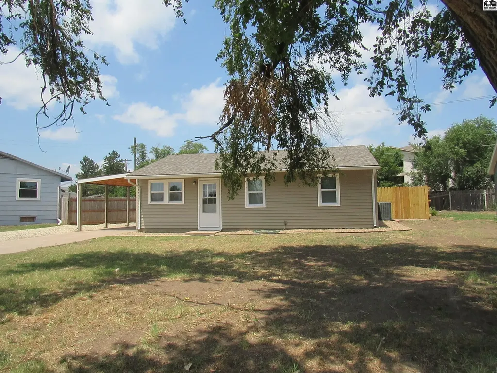1506 E 9th Avenue Hutchinson KS 67501