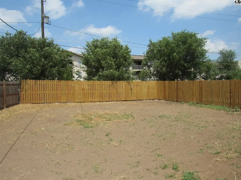 1506 E 9th Avenue Hutchinson KS 67501