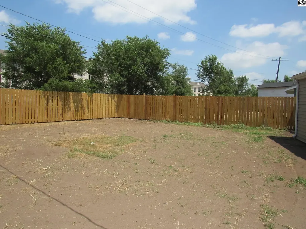 1506 E 9th Avenue Hutchinson KS 67501
