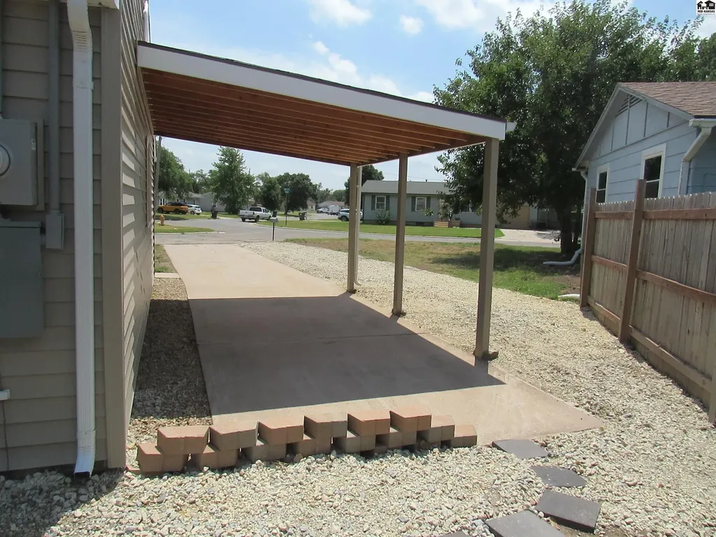 1506 E 9th Avenue Hutchinson KS 67501
