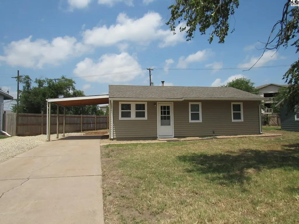 1506 E 9th Avenue Hutchinson KS 67501