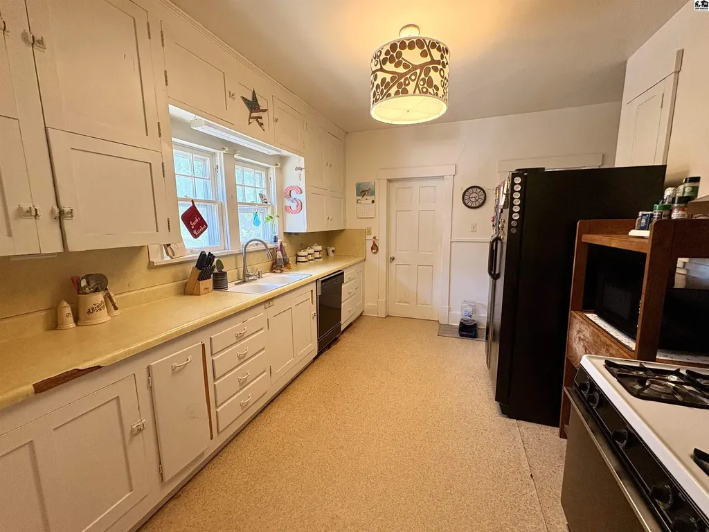1715 N Maple Street Hutchinson KS 67502