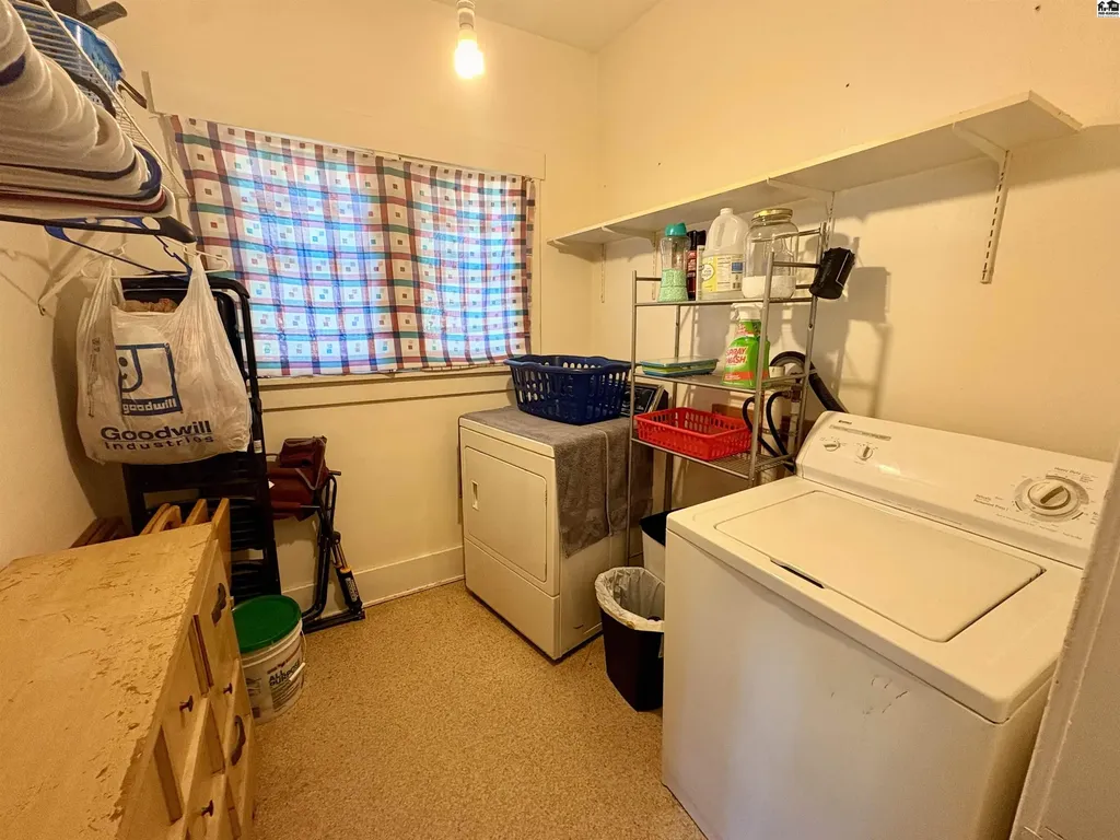 1715 N Maple Street Hutchinson KS 67502
