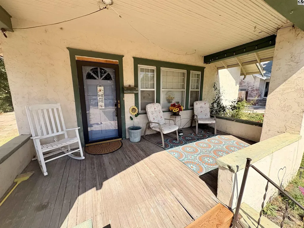 1715 N Maple Street Hutchinson KS 67502