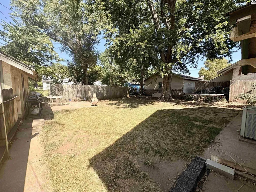 1715 N Maple Street Hutchinson KS 67502