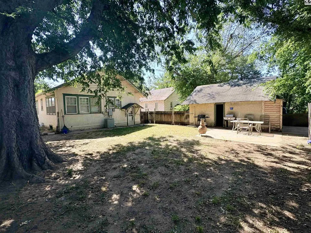 1715 N Maple Street Hutchinson KS 67502