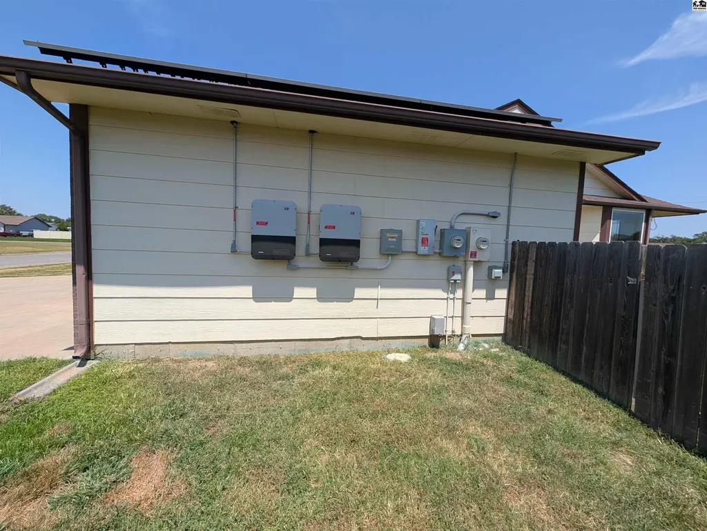 2402 N King Street Hutchinson KS 67502