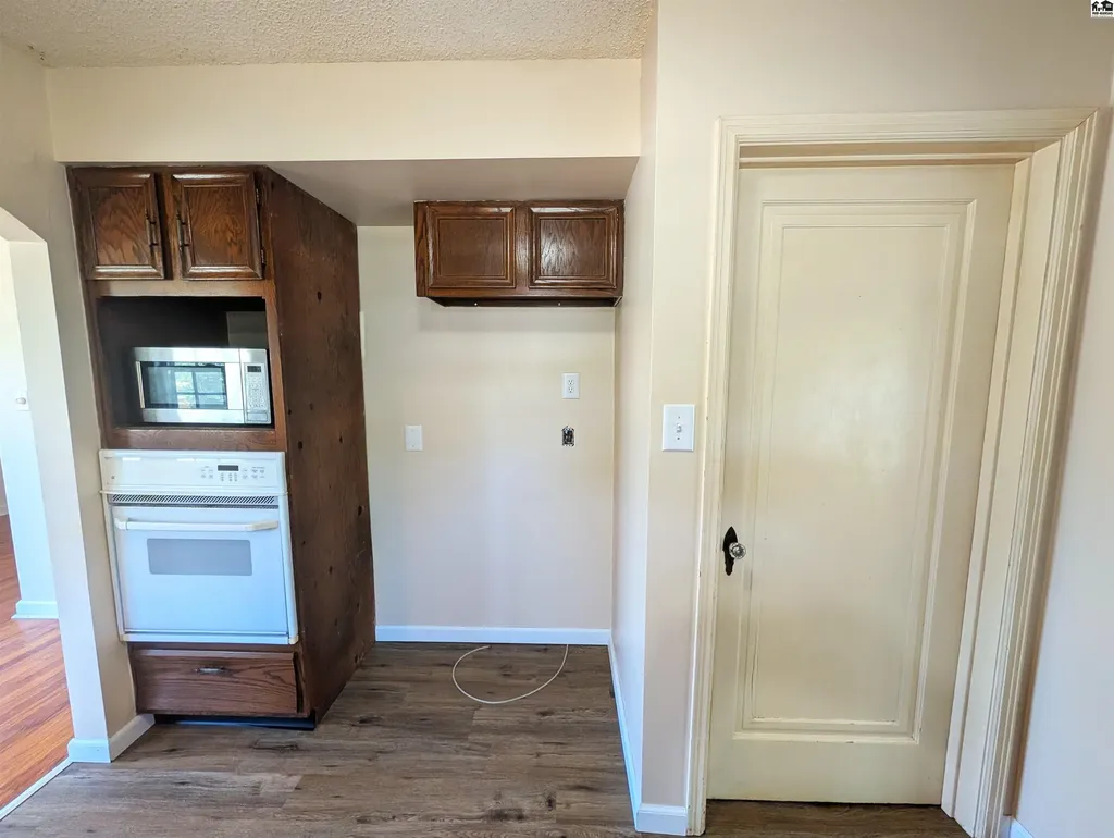 1817 E 30th Avenue Hutchinson KS 67502