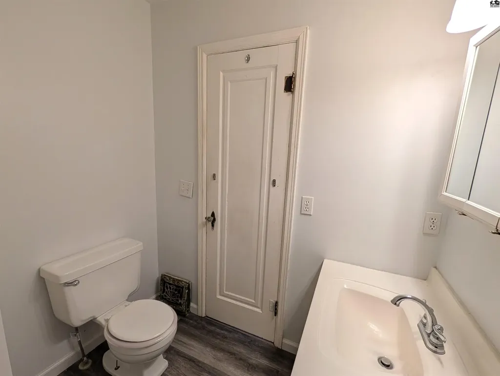 1817 E 30th Avenue Hutchinson KS 67502