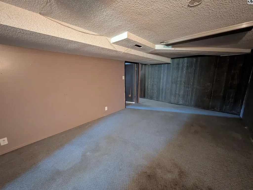 1817 E 30th Avenue Hutchinson KS 67502