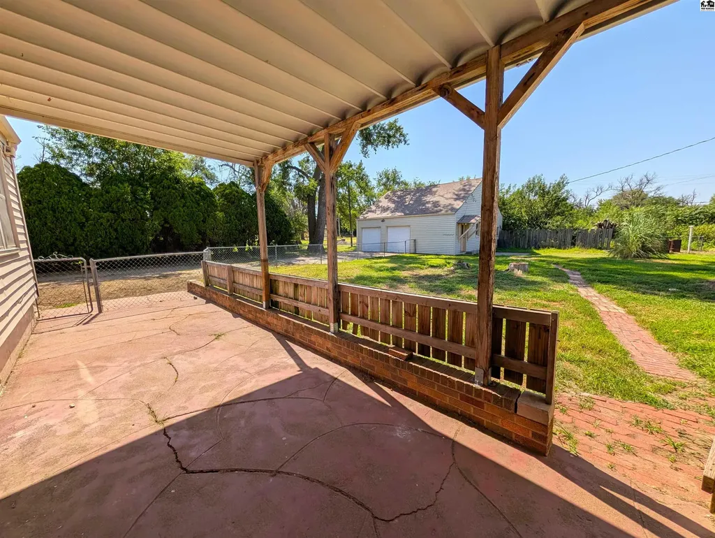 1817 E 30th Avenue Hutchinson KS 67502