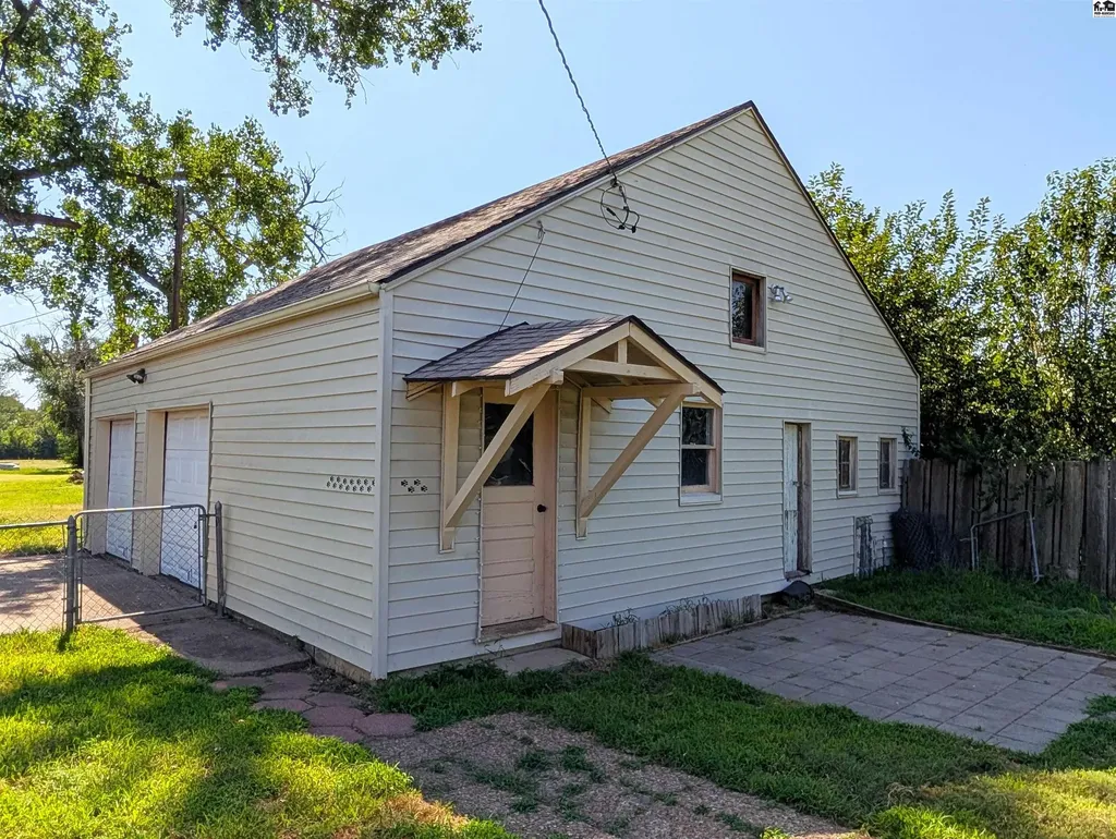1817 E 30th Avenue Hutchinson KS 67502