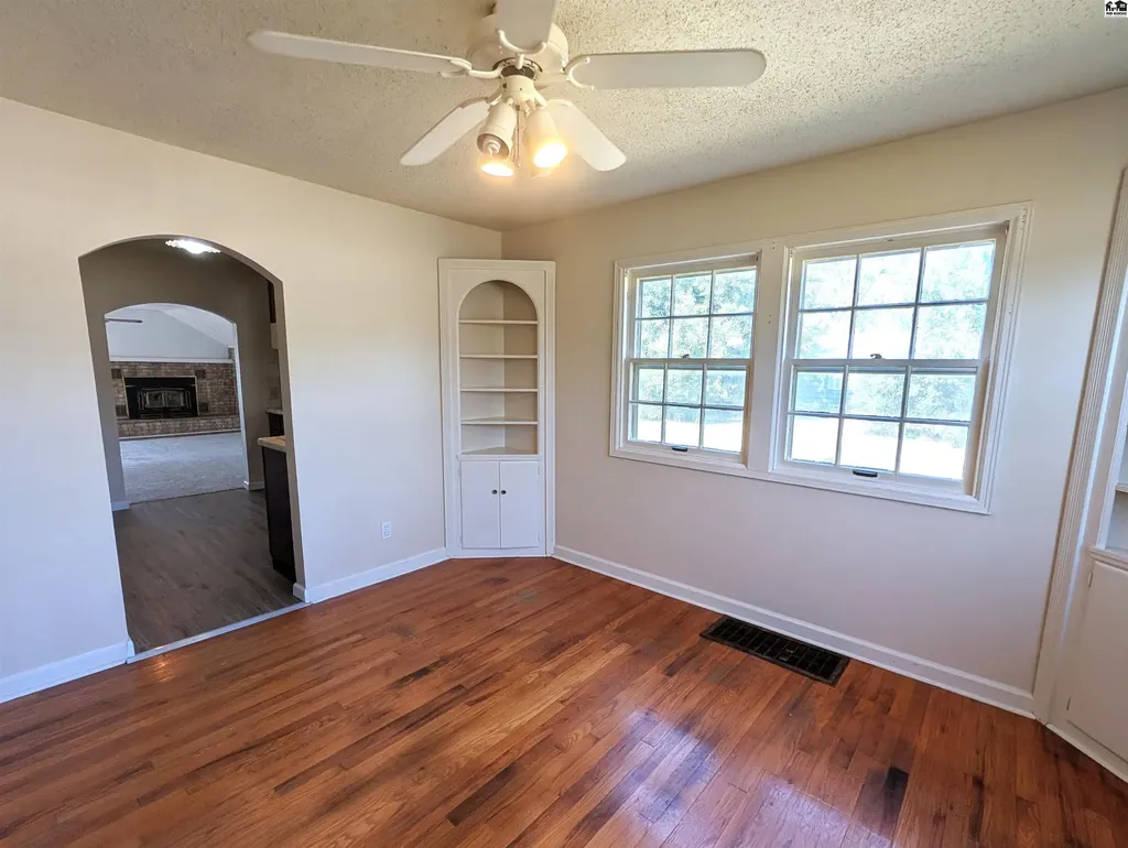 1817 E 30th Avenue Hutchinson KS 67502