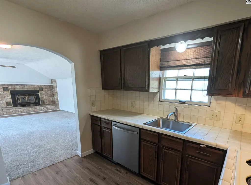 1817 E 30th Avenue Hutchinson KS 67502