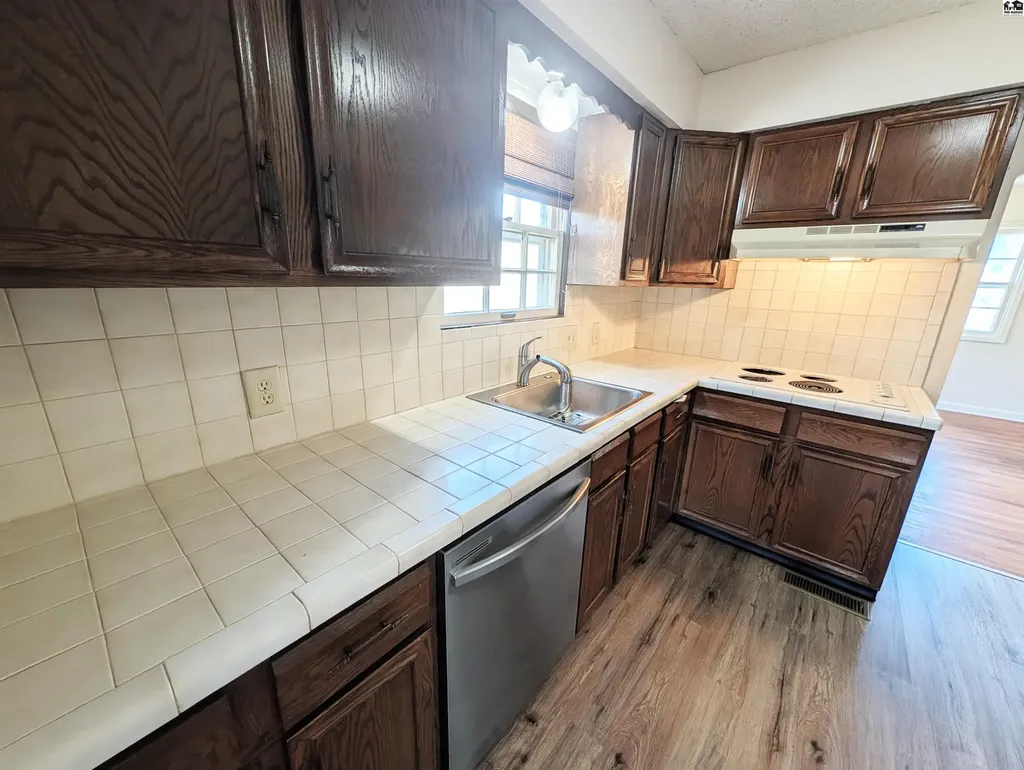1817 E 30th Avenue Hutchinson KS 67502