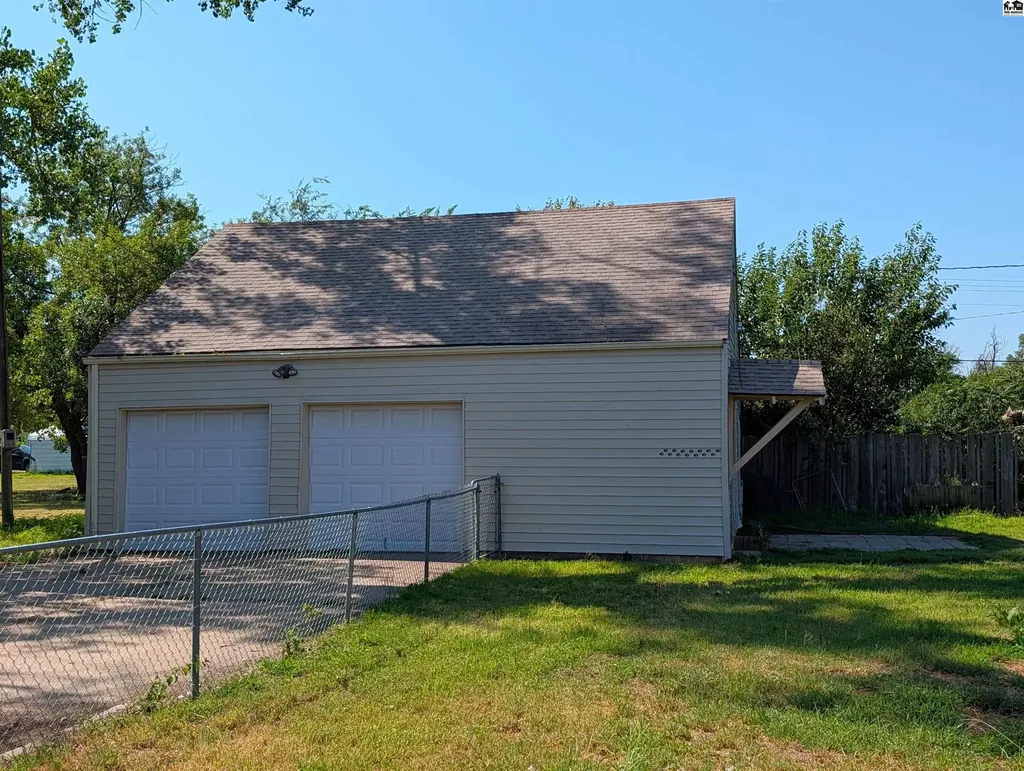 1817 E 30th Avenue Hutchinson KS 67502