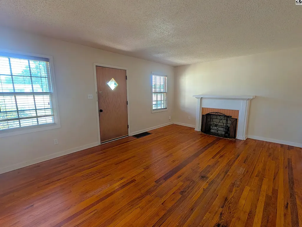 1817 E 30th Avenue Hutchinson KS 67502