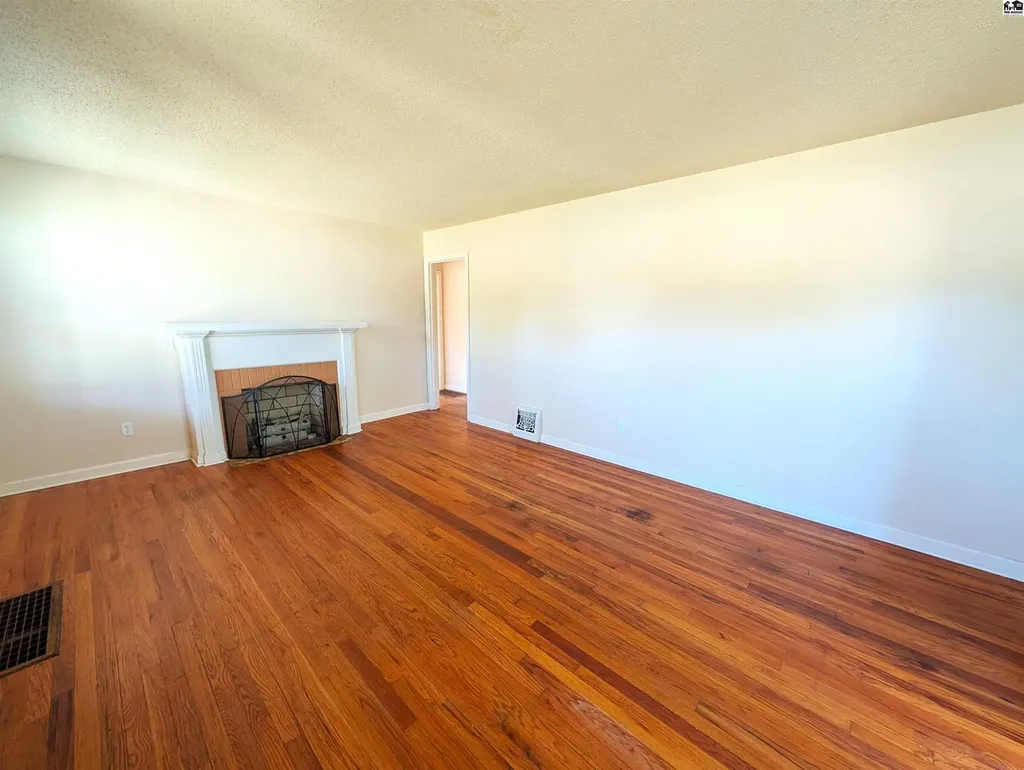 1817 E 30th Avenue Hutchinson KS 67502