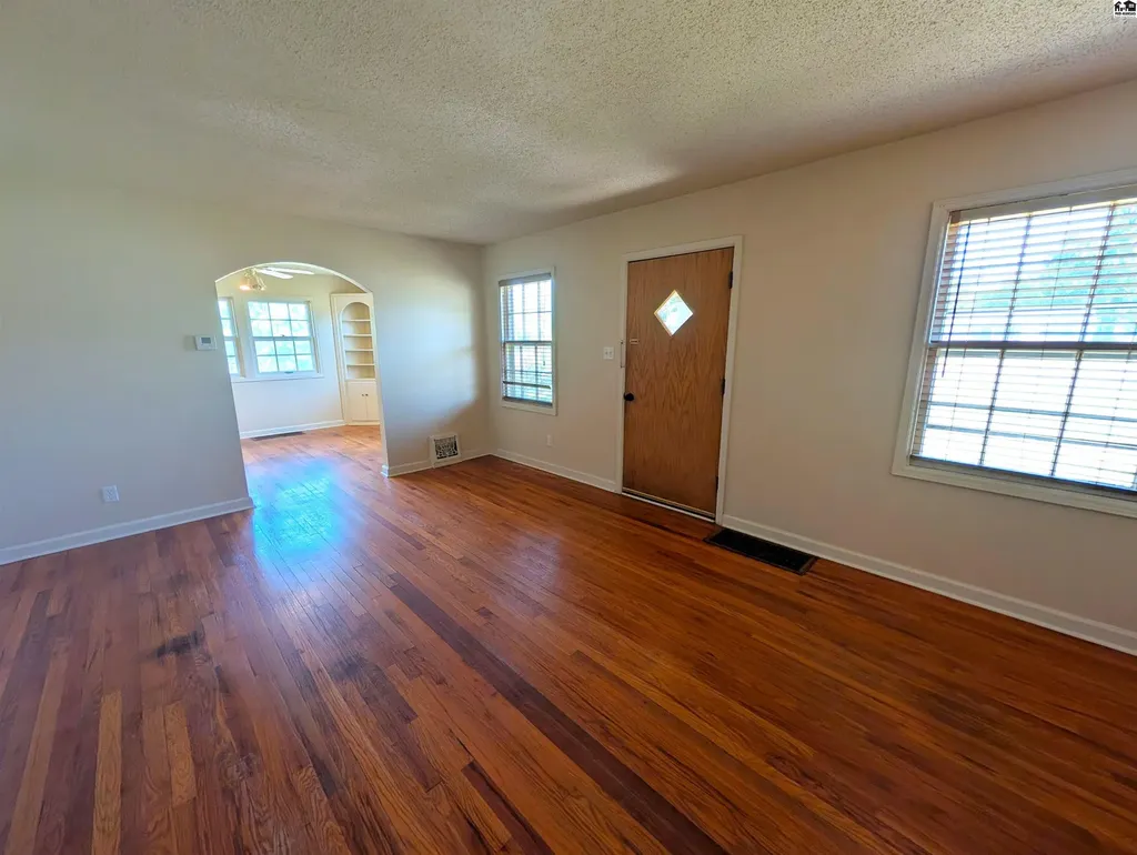 1817 E 30th Avenue Hutchinson KS 67502