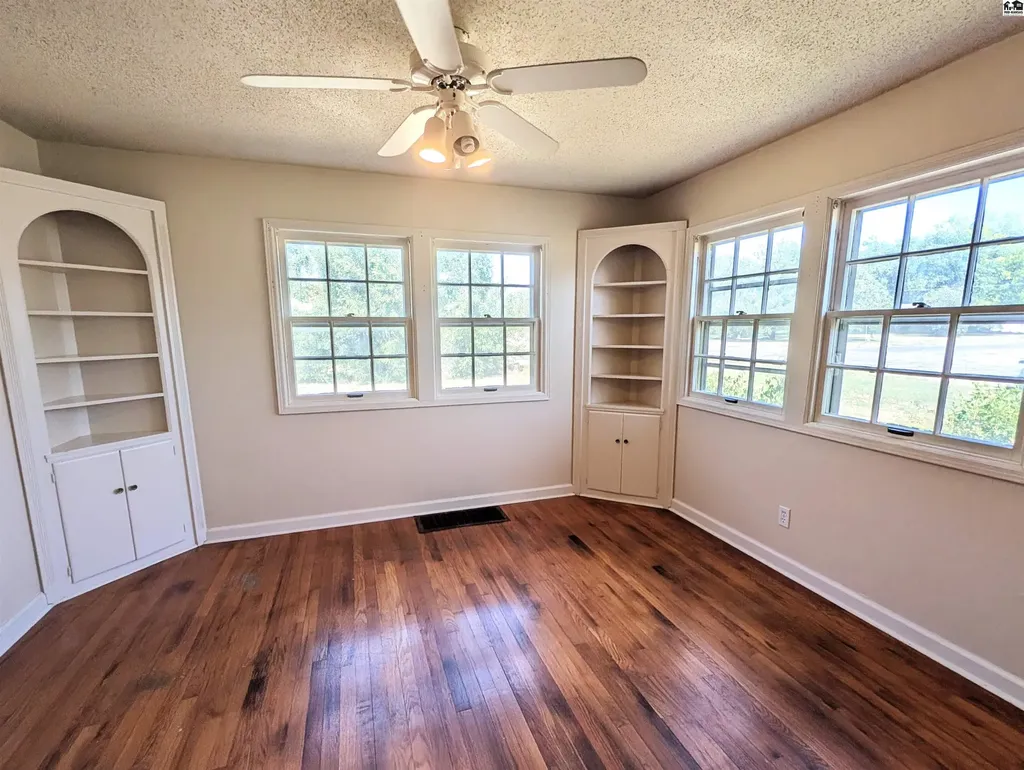 1817 E 30th Avenue Hutchinson KS 67502