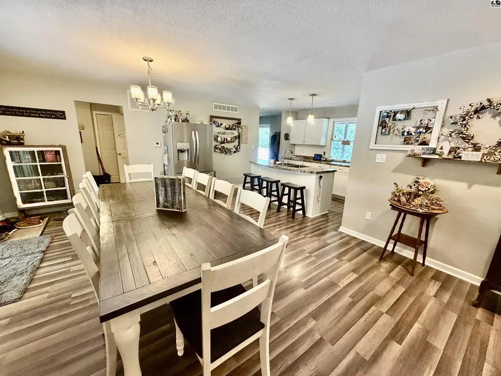 7017 N Valley Road Hutchinson KS 67502