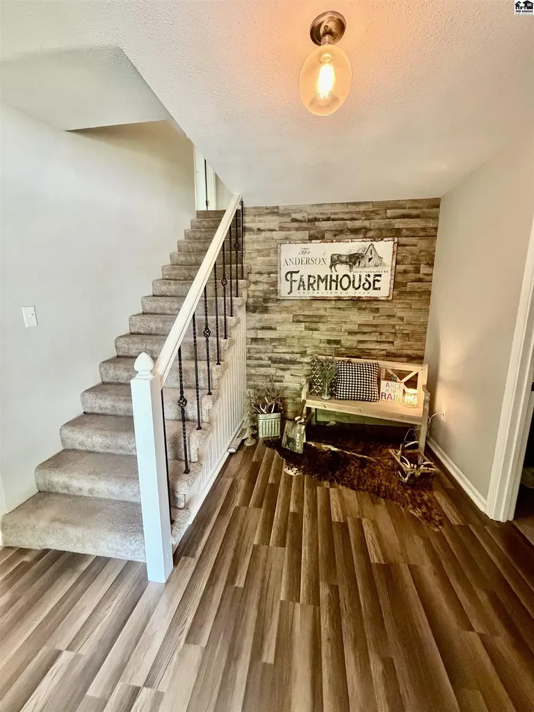 7017 N Valley Road Hutchinson KS 67502