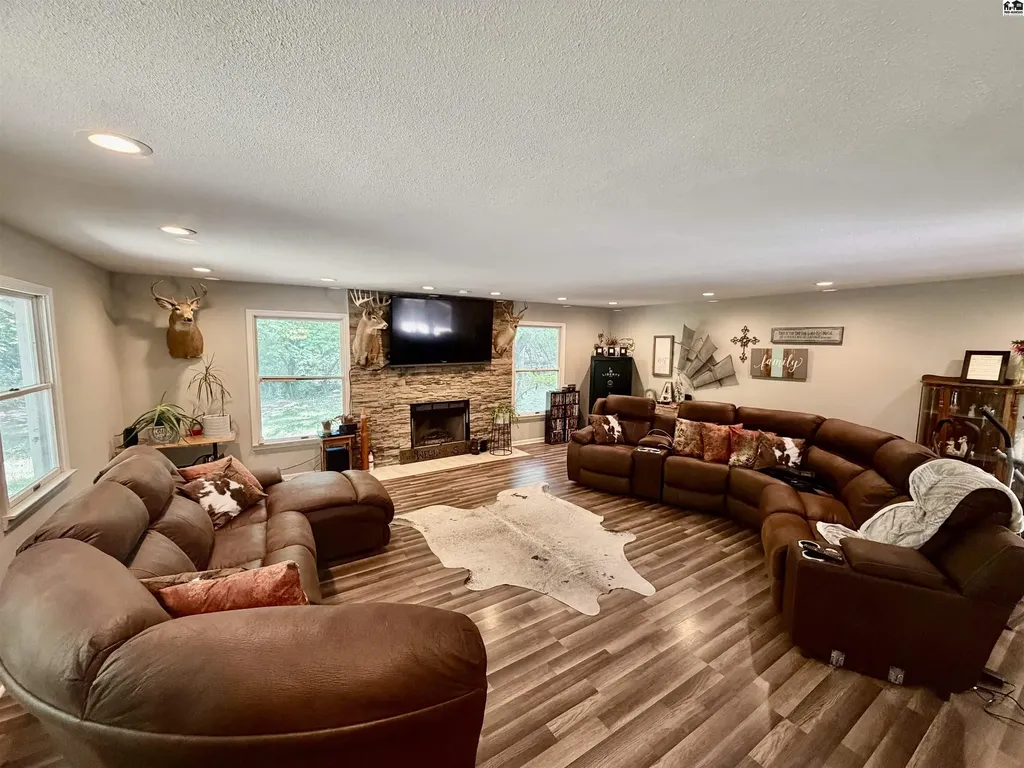 7017 N Valley Road Hutchinson KS 67502