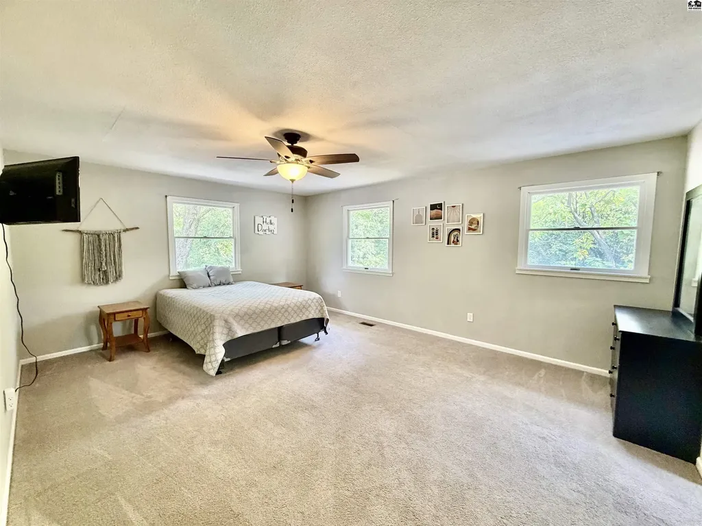 7017 N Valley Road Hutchinson KS 67502