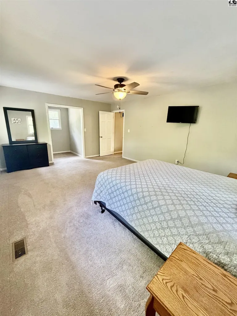 7017 N Valley Road Hutchinson KS 67502
