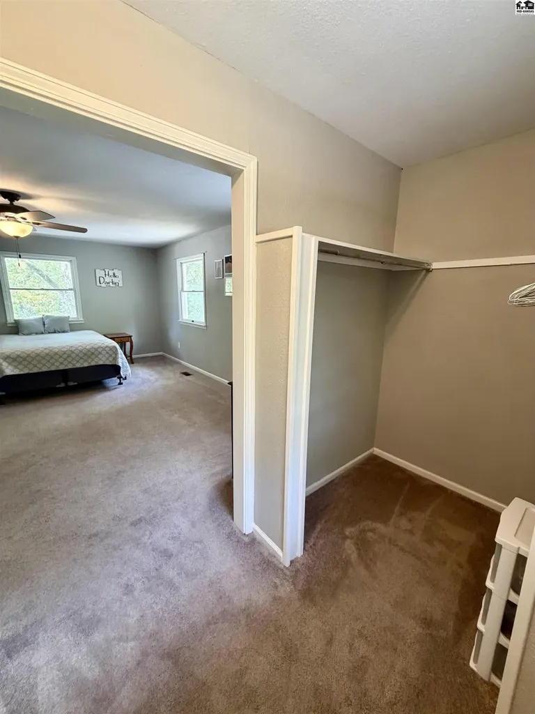 7017 N Valley Road Hutchinson KS 67502