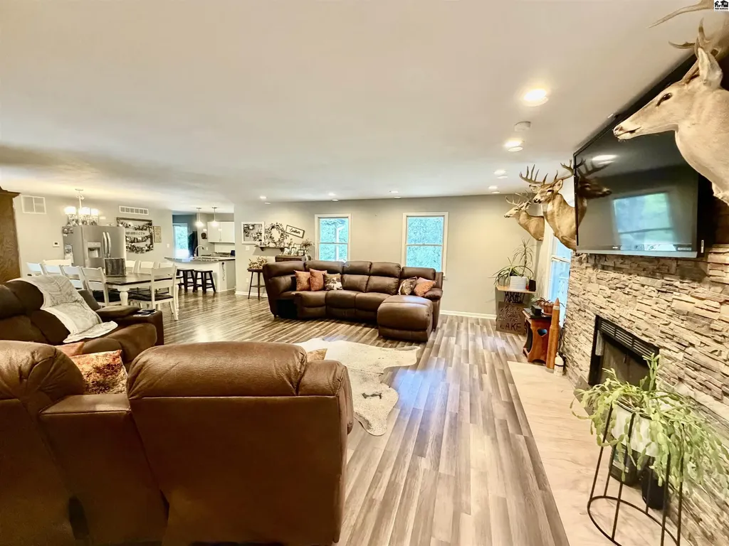 7017 N Valley Road Hutchinson KS 67502