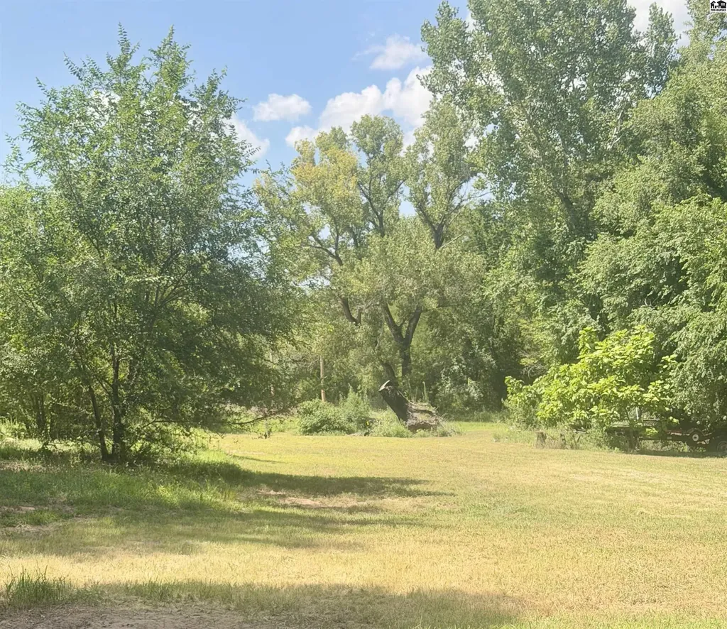 7017 N Valley Road Hutchinson KS 67502