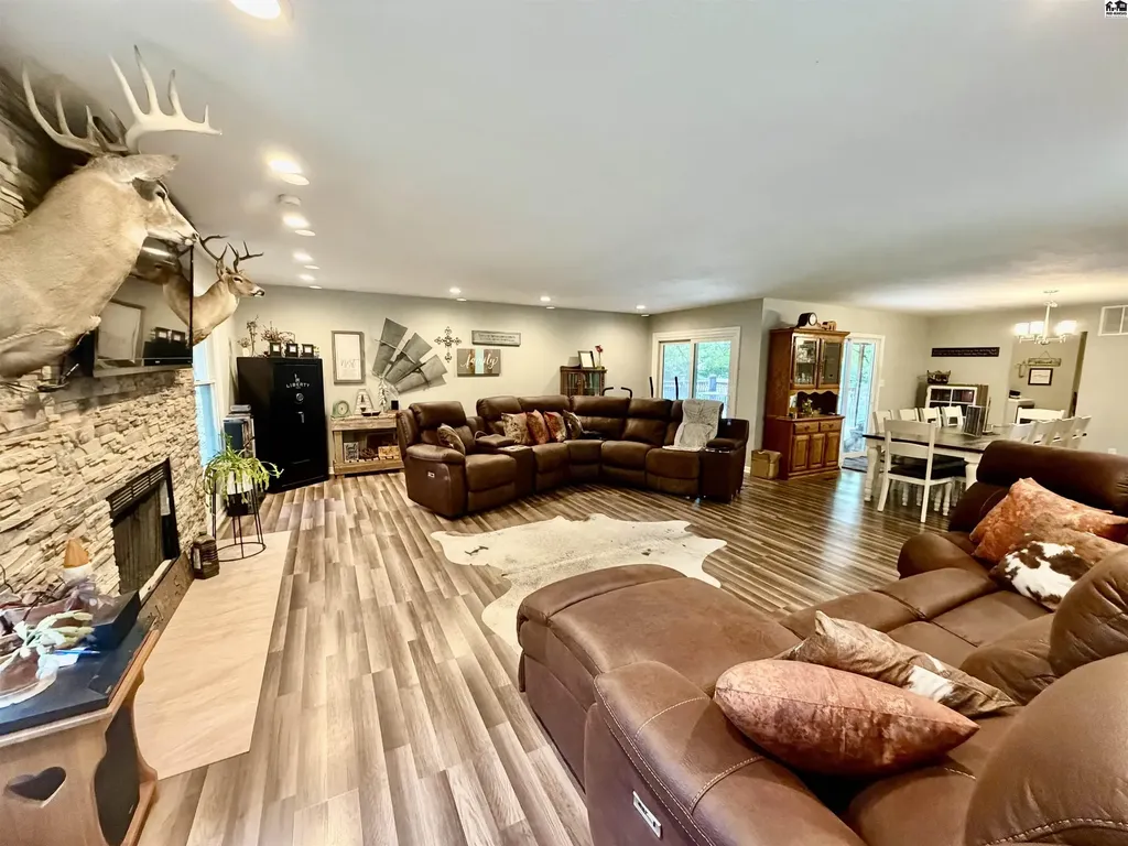 7017 N Valley Road Hutchinson KS 67502