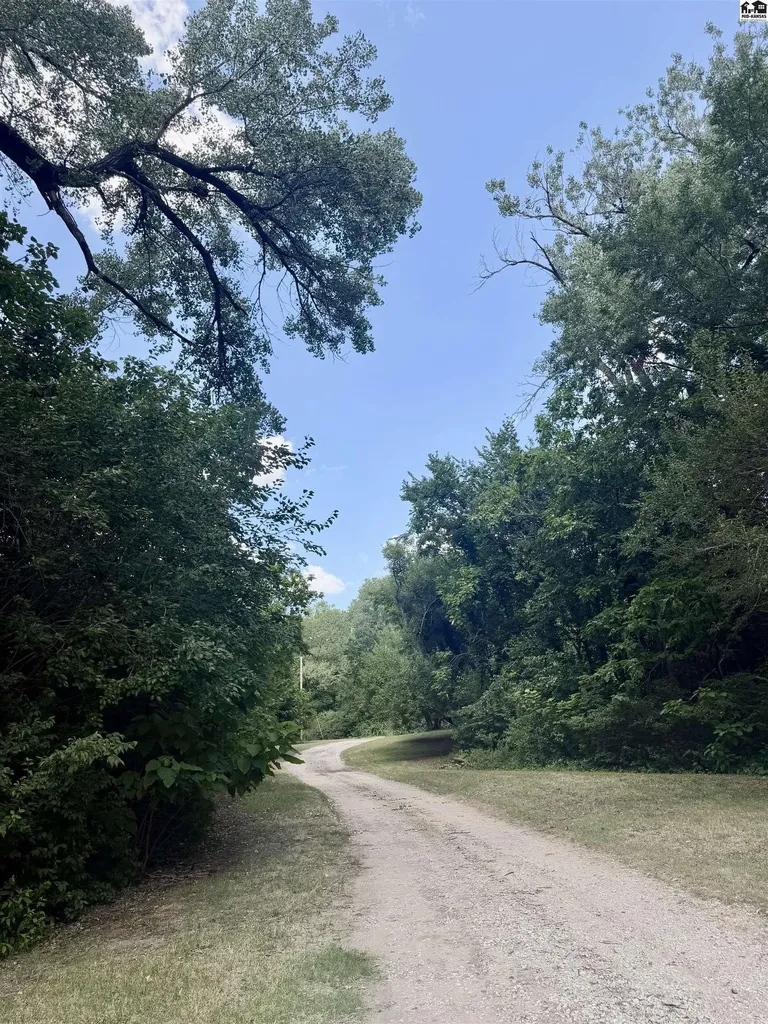 7017 N Valley Road Hutchinson KS 67502