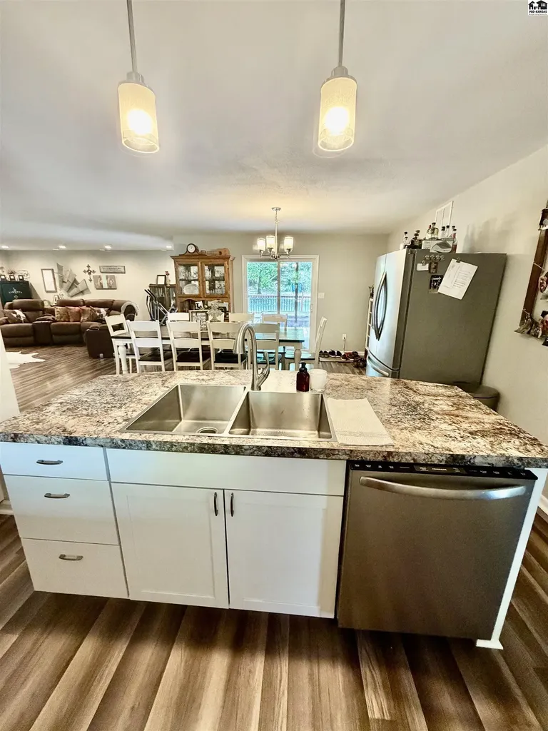 7017 N Valley Road Hutchinson KS 67502