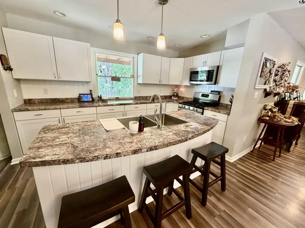 7017 N Valley Road Hutchinson KS 67502
