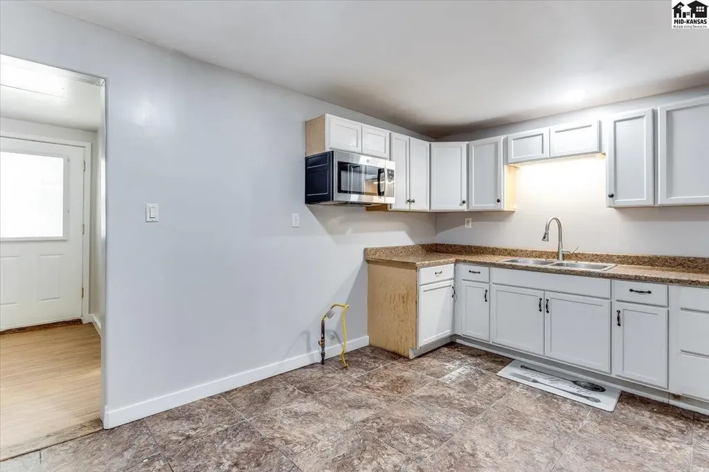 309 E Carpenter Street Hutchinson KS 67501