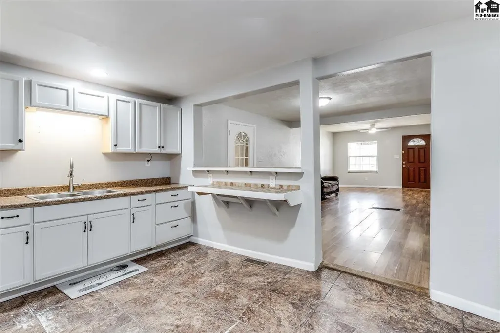 309 E Carpenter Street Hutchinson KS 67501