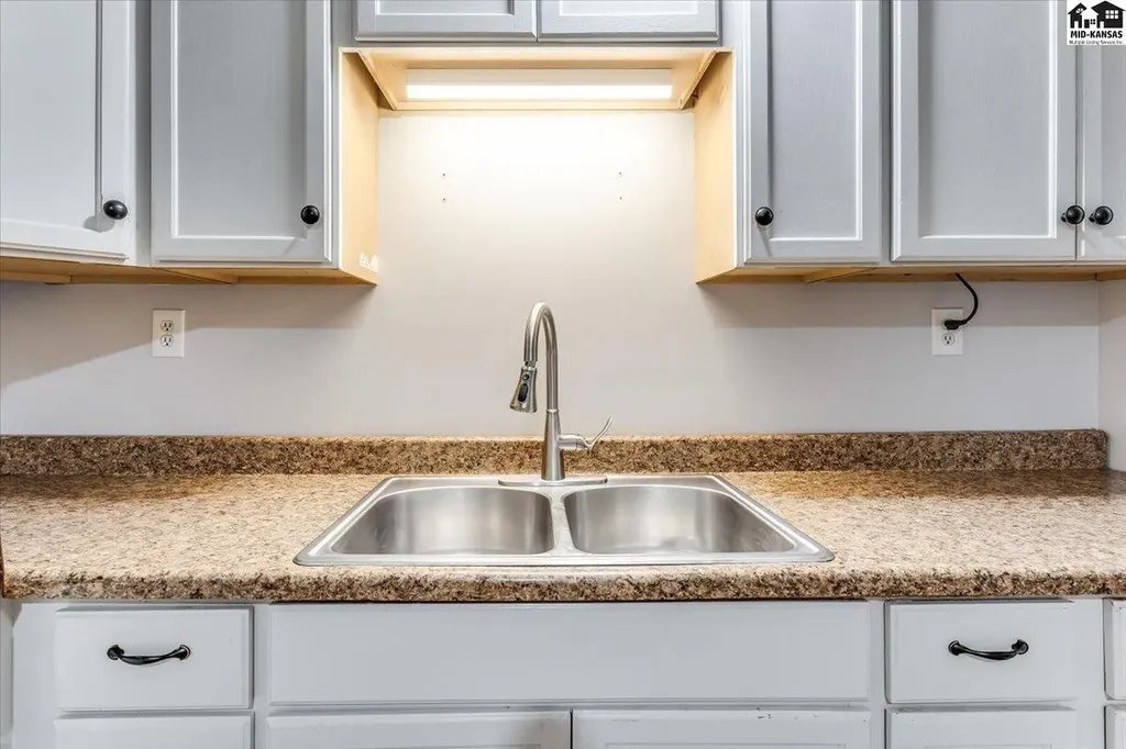 309 E Carpenter Street Hutchinson KS 67501