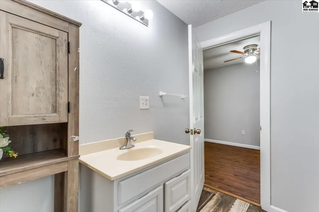 309 E Carpenter Street Hutchinson KS 67501