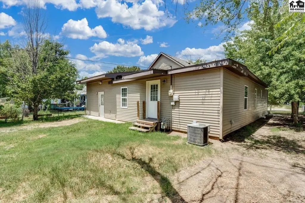 309 E Carpenter Street Hutchinson KS 67501