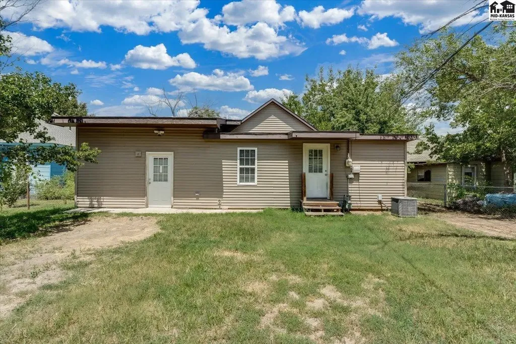 309 E Carpenter Street Hutchinson KS 67501