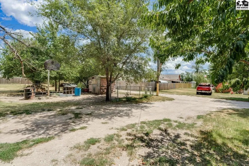 309 E Carpenter Street Hutchinson KS 67501