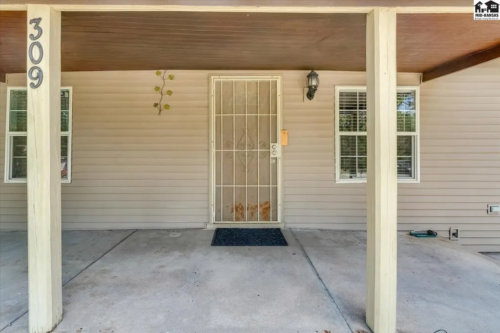309 E Carpenter Street Hutchinson KS 67501