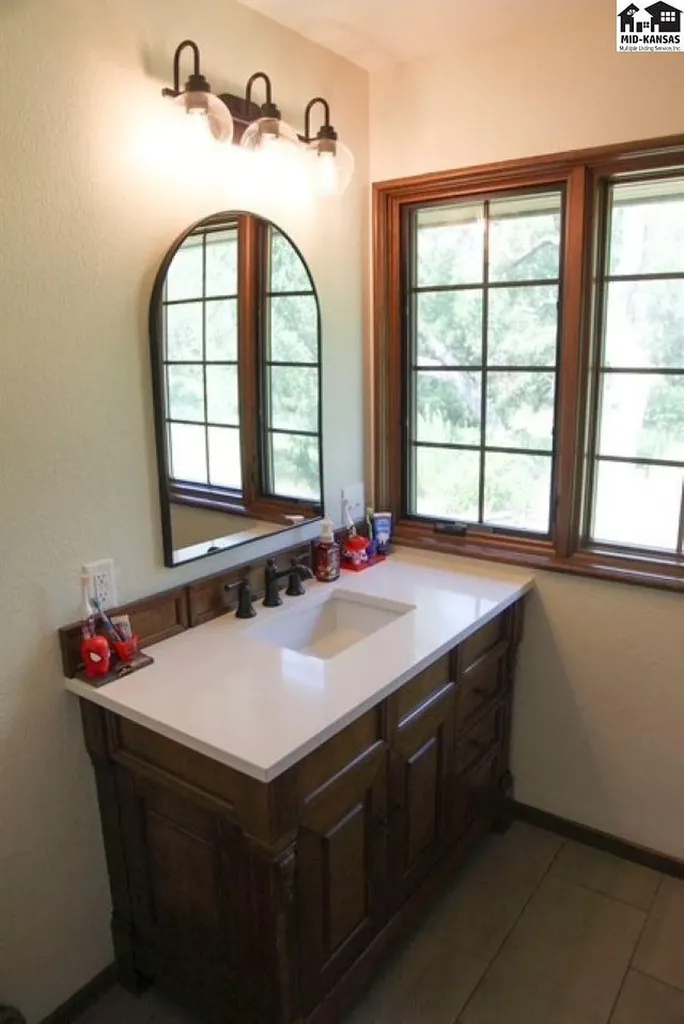 31 Linksland Drive Hutchinson KS 67502