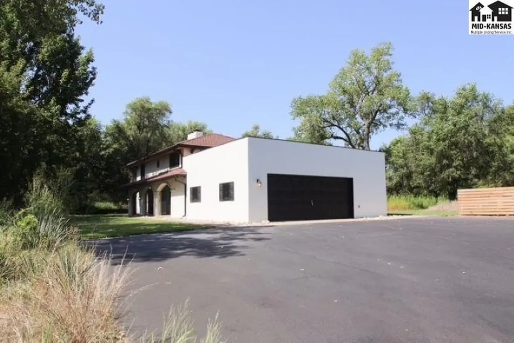 31 Linksland Drive Hutchinson KS 67502