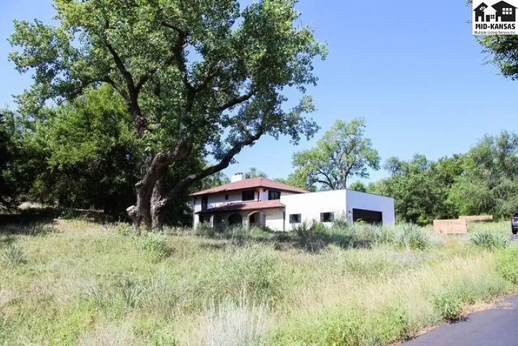 31 Linksland Drive Hutchinson KS 67502